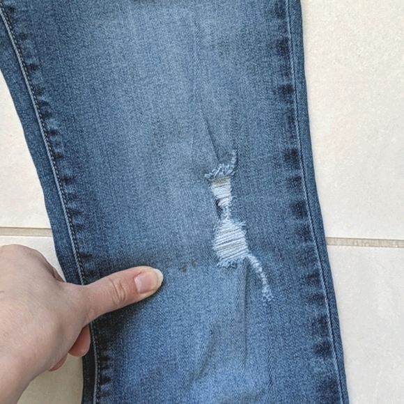 2/$20! Bootlegger Destroyed Skinny Jean - Picture 5 of 5